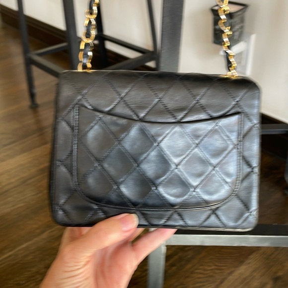 🥂🌟HOST PICK🥂🌟Absolutely Stunning Vintage Lambskin Chanel Crossbody Bag - Picture 9 of 15